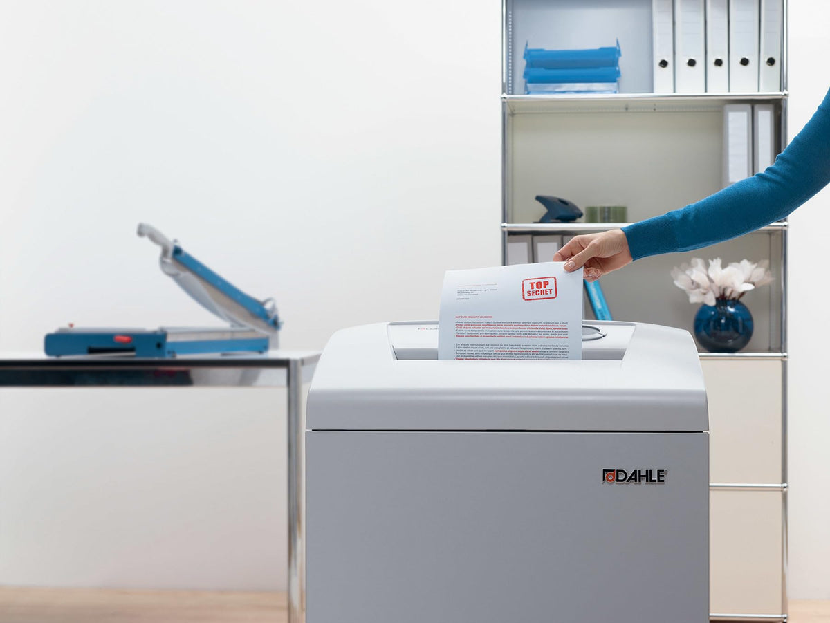 Dahle 52214 Paper Shredder, Cross Cut, P-4 | O-3 Security, German Engineered, Jam Protection, Oil Free, SmartPower, Shreds CDs, 20 Sheet Max, 11 Gal Bin