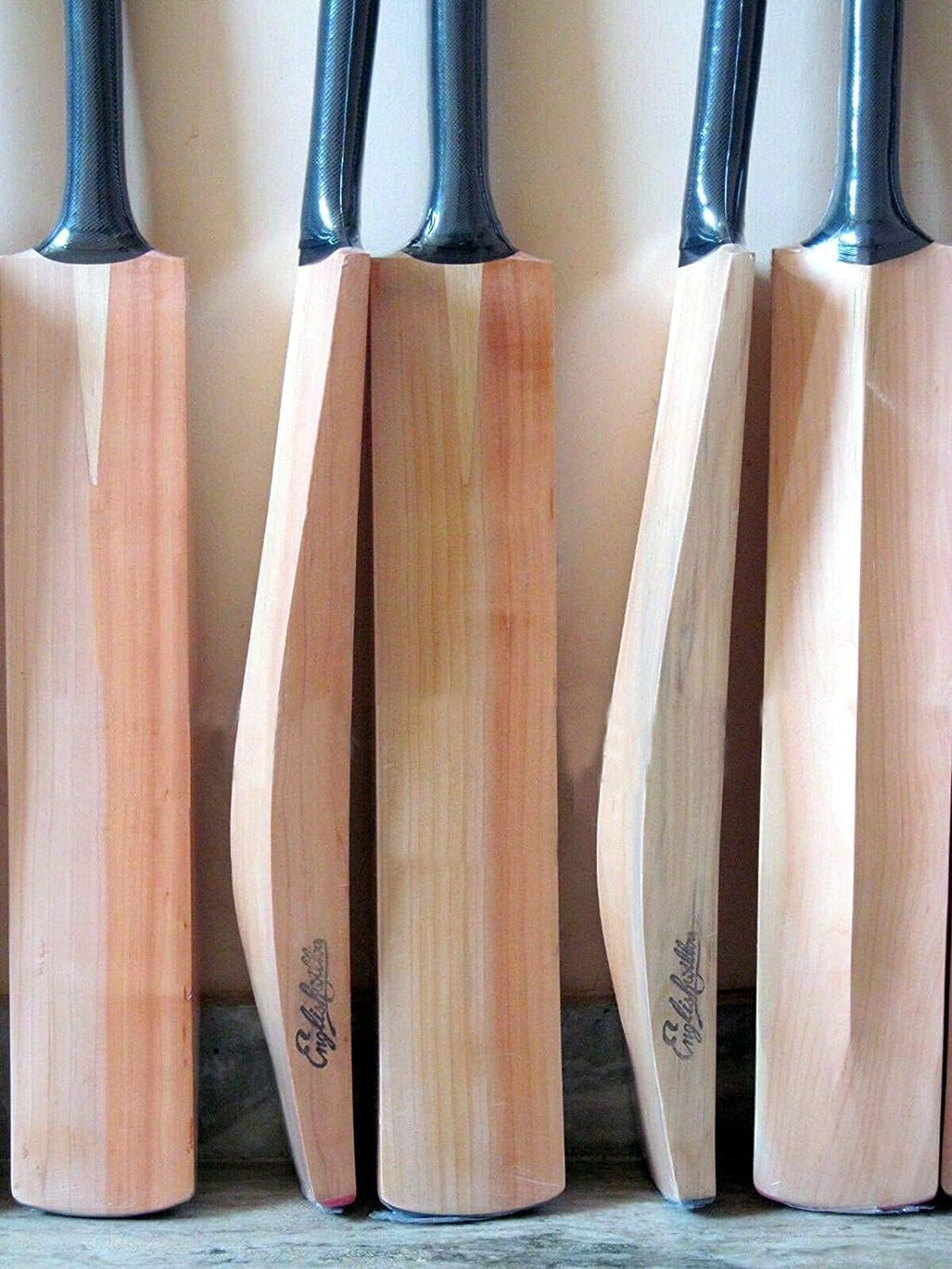 AnNafiÂ® Plain Kashmiri Willow Cricket Bat Free MRF Genius Emboss Sticker | Premium Quality | Regular Size Short Handle | Full Size Cover, Pre- Fitted Toe Guard, Anti Scuff Sheet & Fiber Tape