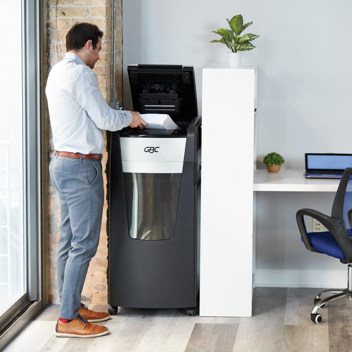 GBC Paper Shredder, Auto Feed+, 300 Sheet Capacity, Super Cross-Cut, Office Shredder, 300X (WSM1757608)