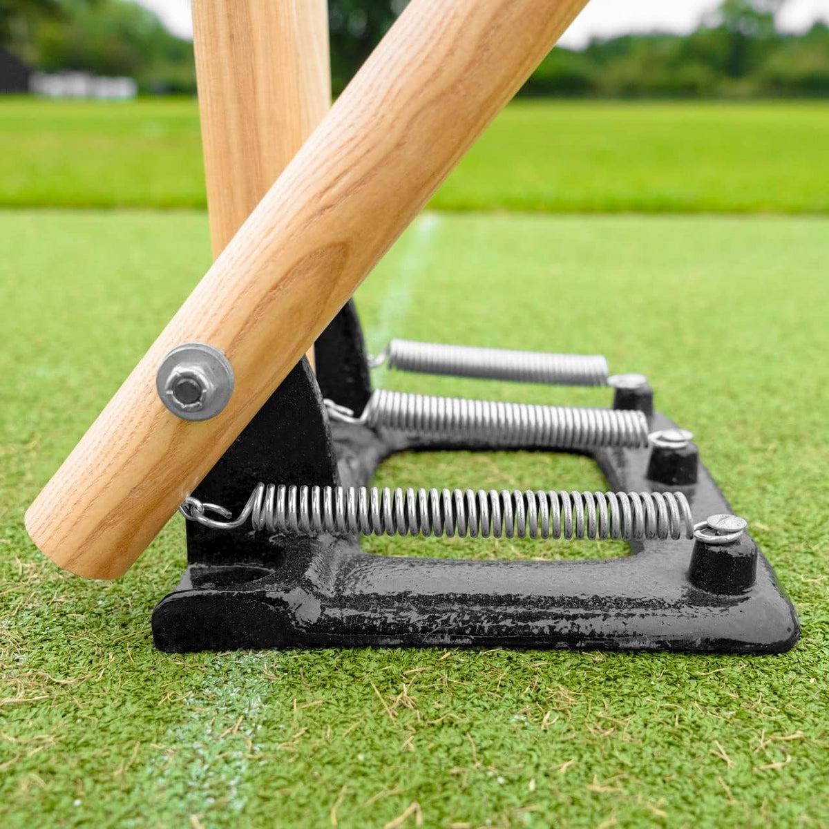 FORTRESS Forza Spring Back Cricket Stumps â Freestanding Wicket Set